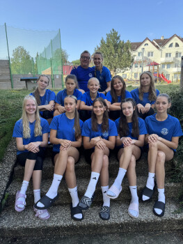 U16